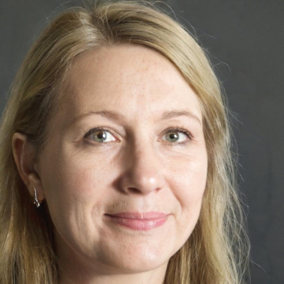 Portrait de Camille Dubois, experte en analyse financière